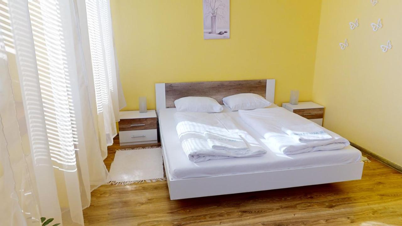 Hotel Hubert Nove Zamky Bagian luar foto