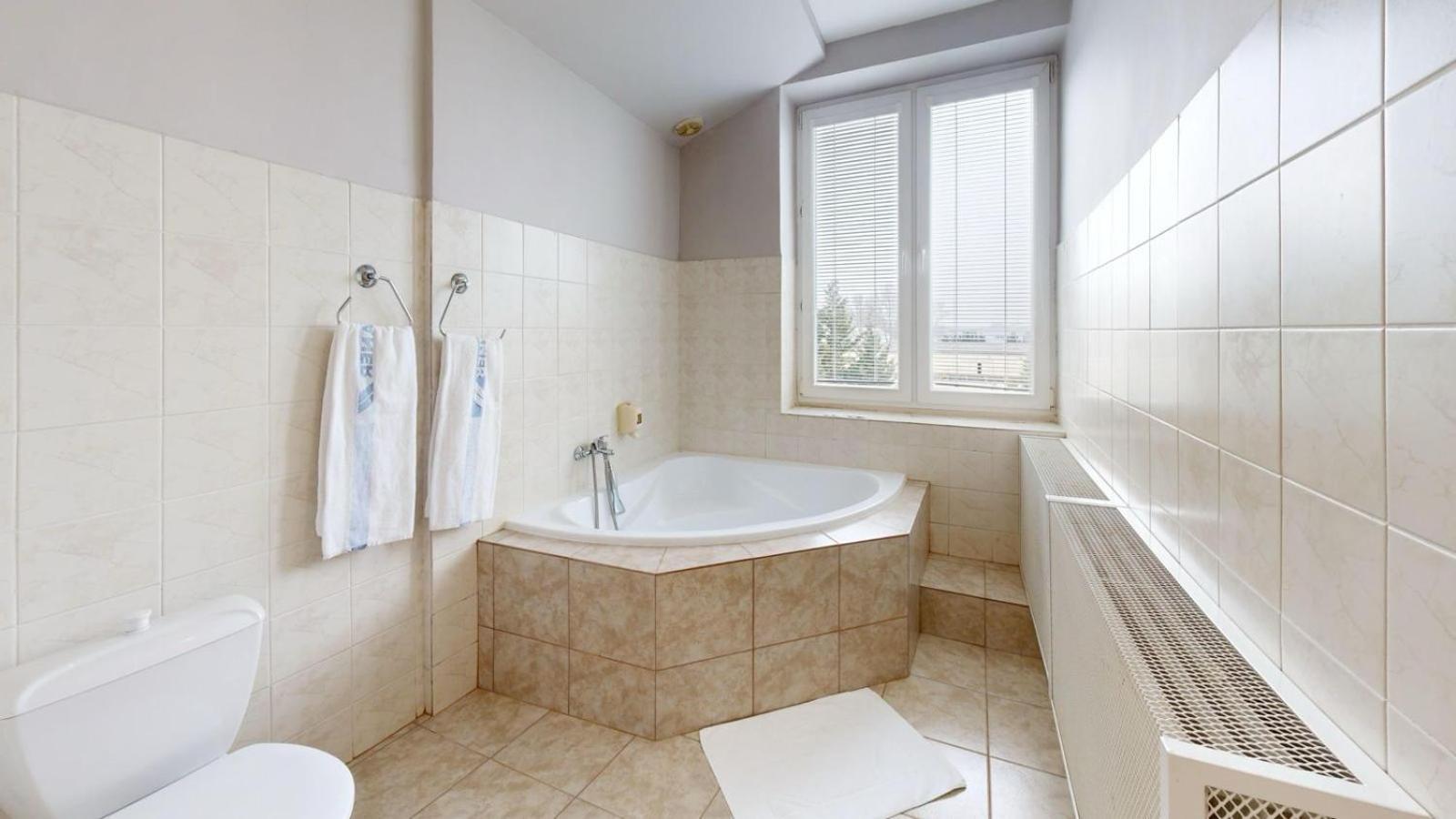 Hotel Hubert Nove Zamky Bagian luar foto