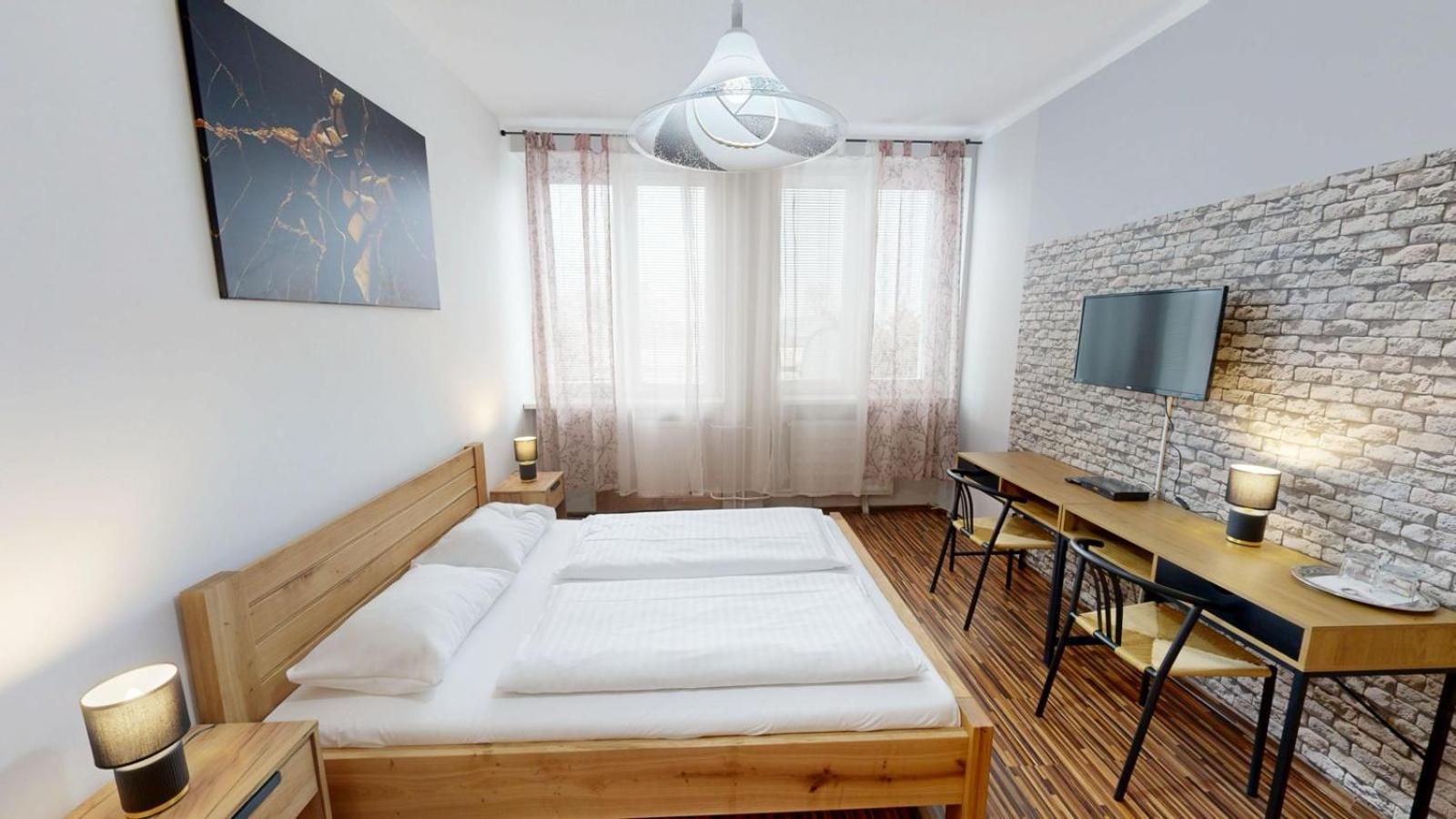 Hotel Hubert Nove Zamky Bagian luar foto