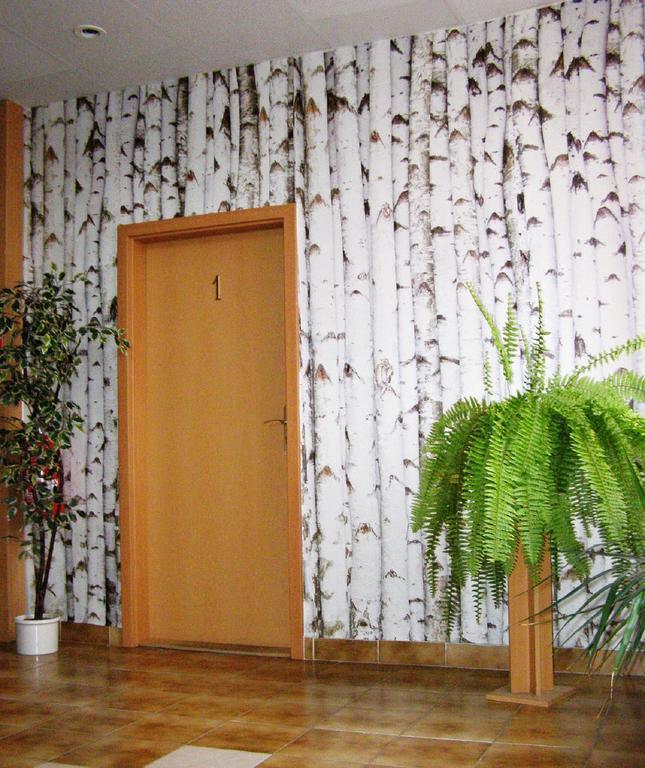 Hotel Hubert Nove Zamky Bagian luar foto