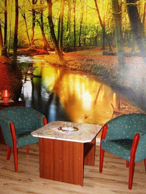 Hotel Hubert Nove Zamky Bagian luar foto