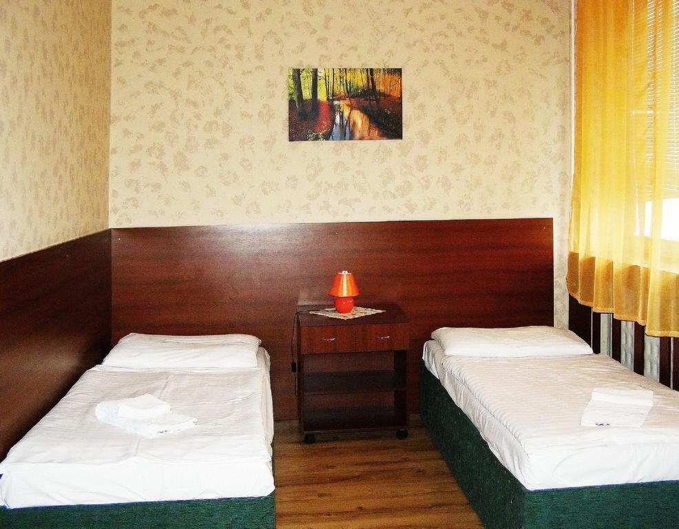 Hotel Hubert Nove Zamky Bagian luar foto