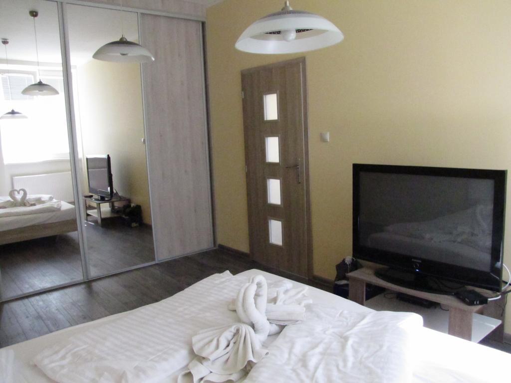 Hotel Hubert Nove Zamky Bagian luar foto