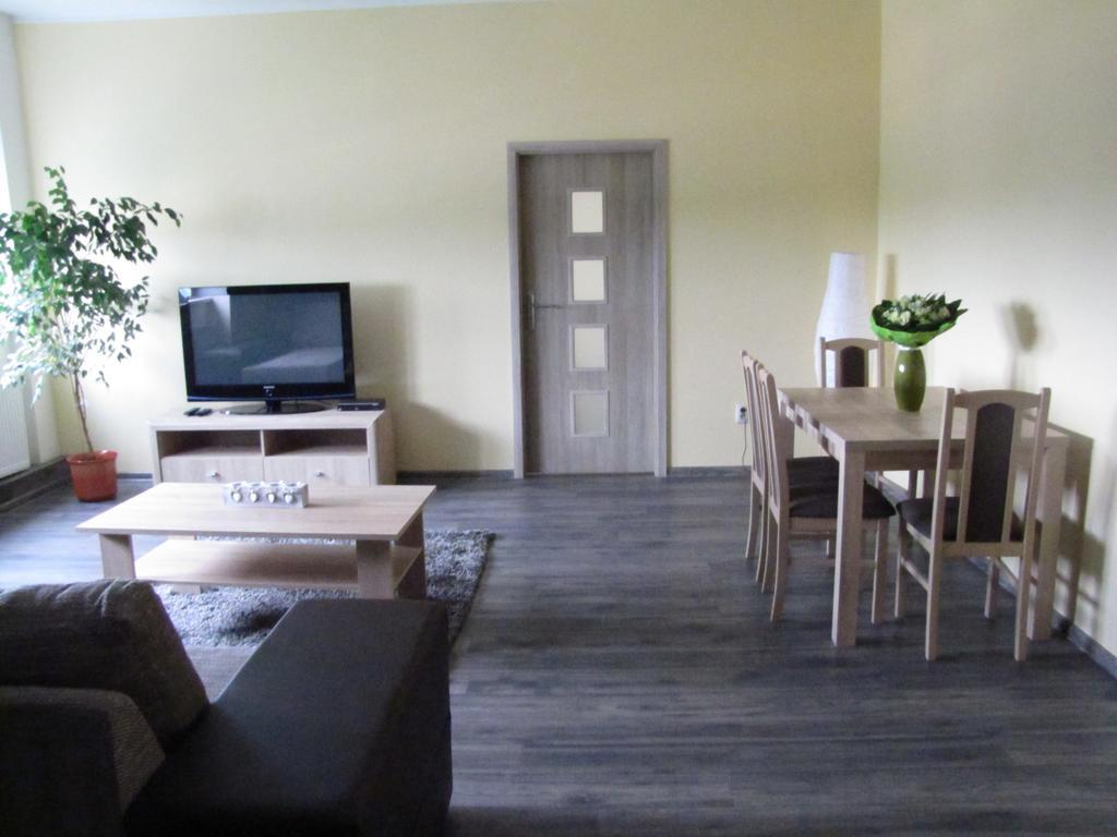 Hotel Hubert Nove Zamky Bagian luar foto