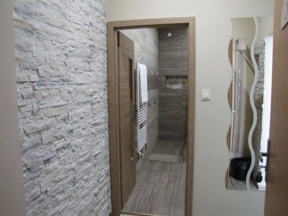 Hotel Hubert Nove Zamky Bagian luar foto