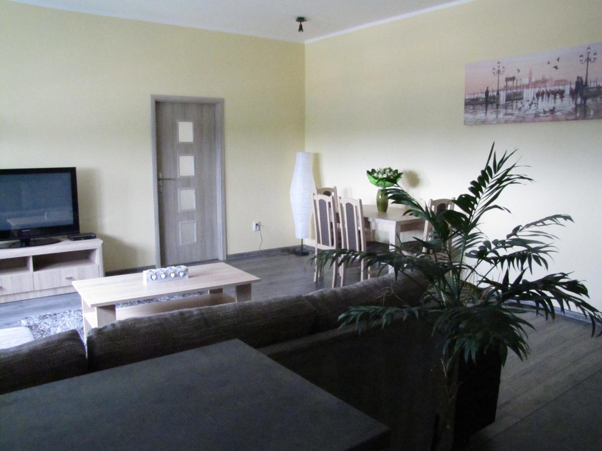 Hotel Hubert Nove Zamky Bagian luar foto