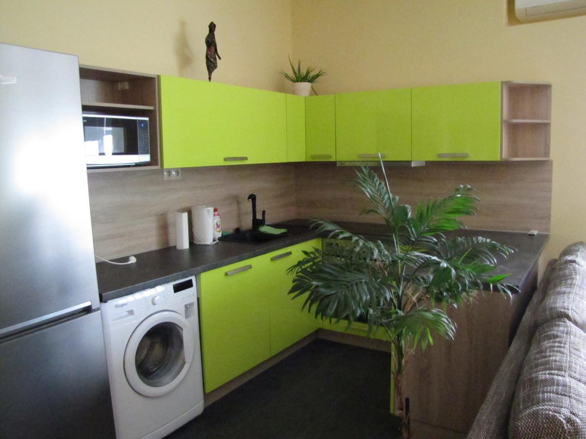 Hotel Hubert Nove Zamky Bagian luar foto