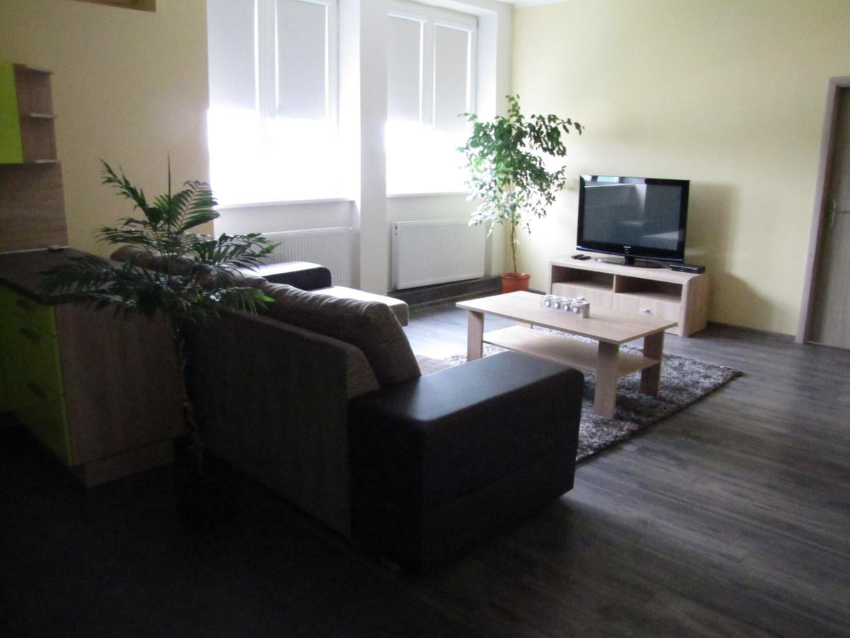 Hotel Hubert Nove Zamky Bagian luar foto